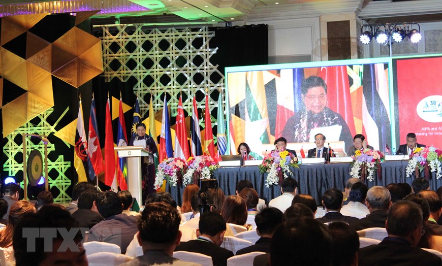 Постоянный заместитель председателя НС Тонг Тхи Фонг выступила на церемонии открытия АИПА-38, Манила (Филиппины), 16 сентября 2017 г. Фото: VNA